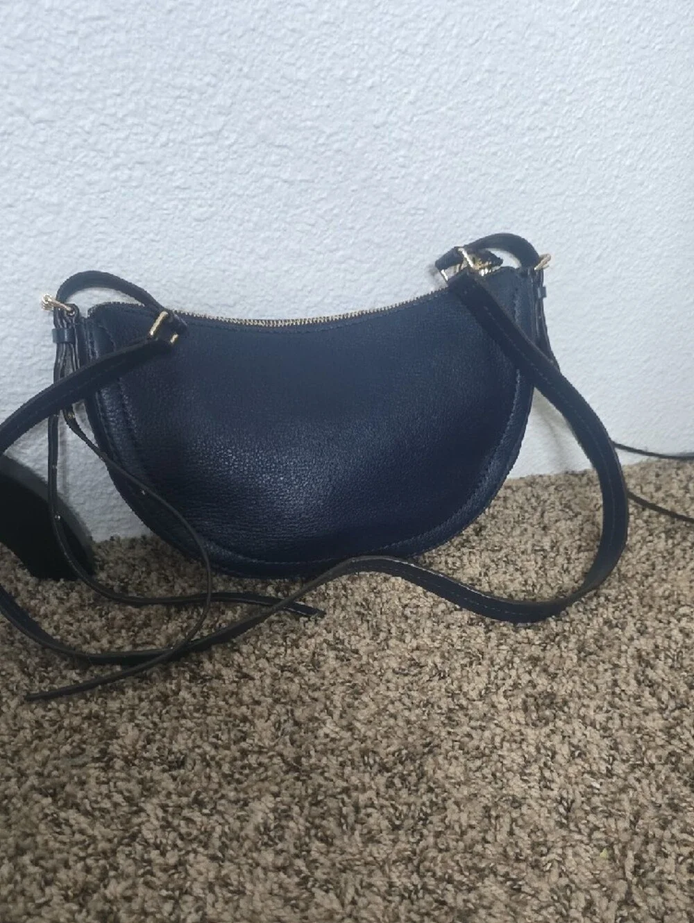 Michael Kors Dark Navy Leather Crescent Med Crossbody Bag W Gold Hardware (EUC)✨